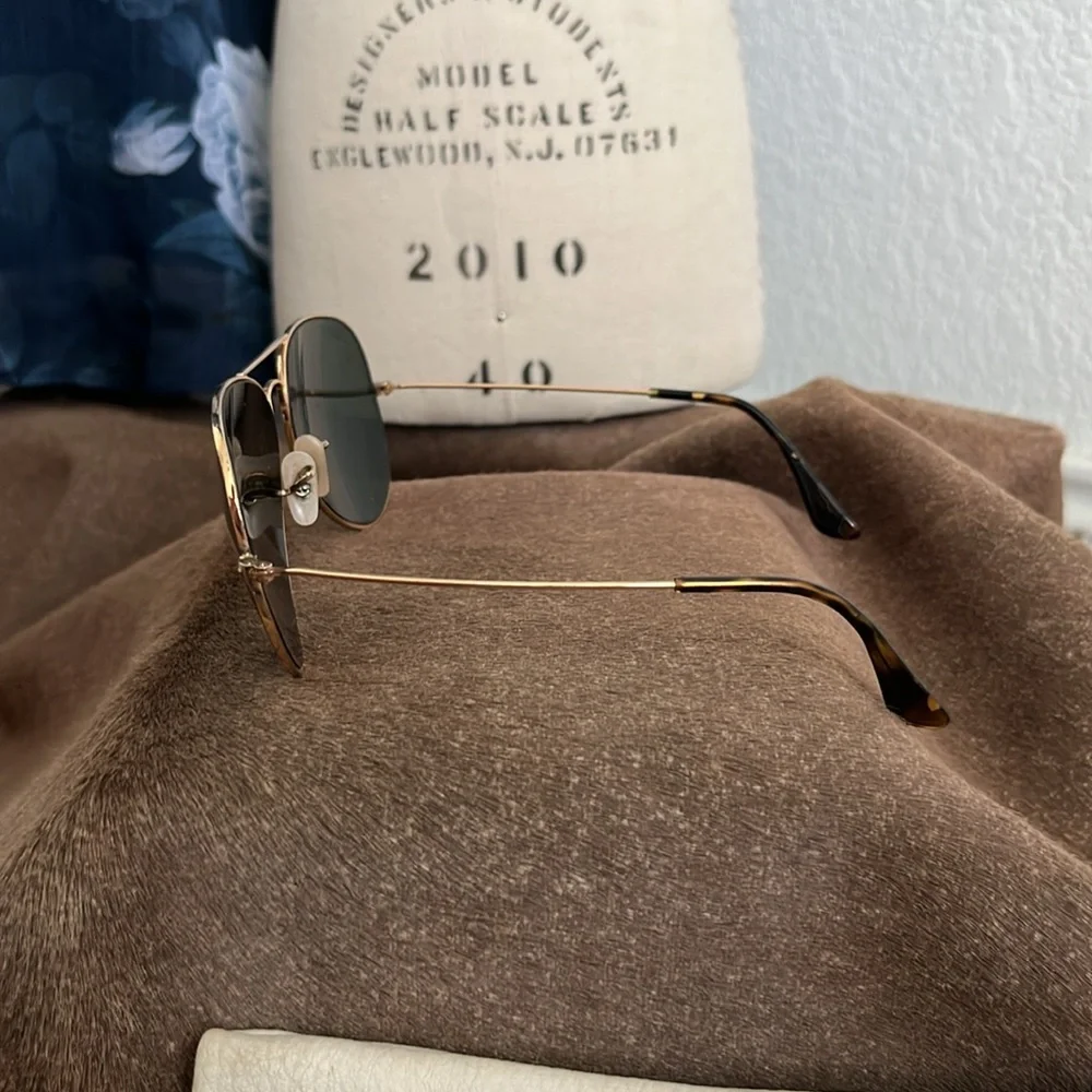 Ray-Ban Aviator Sunglasses Black Polished Arista Gold